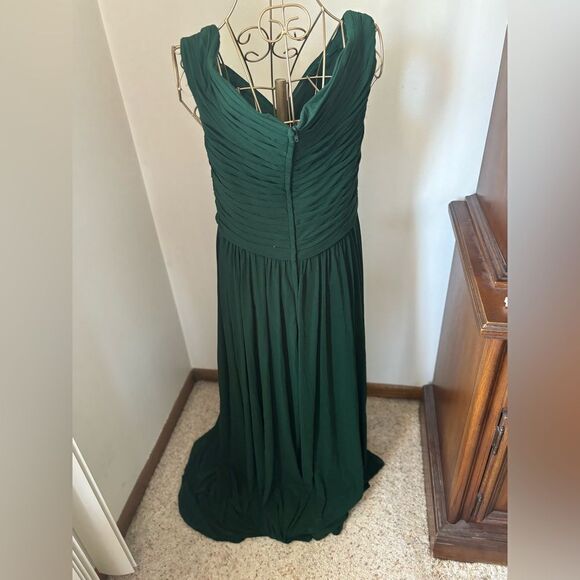 La Femme green off the shoulder rusched long gown size 8 - Picture 7 of 13